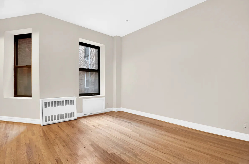 East 25th Street & 3rd Avenue - Photo 2