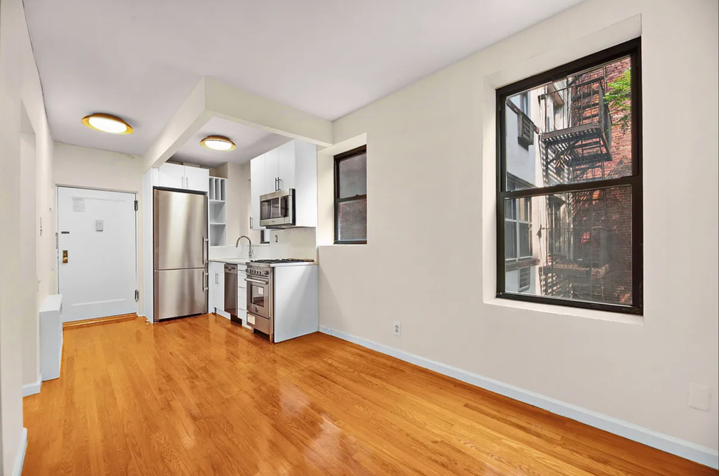 East 25th Street & 3rd Avenue - Photo 5