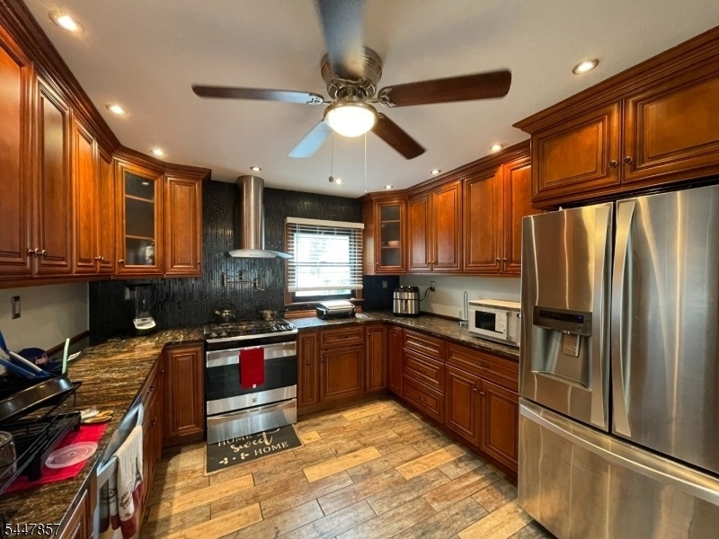 1930 Henry St - Photo 5