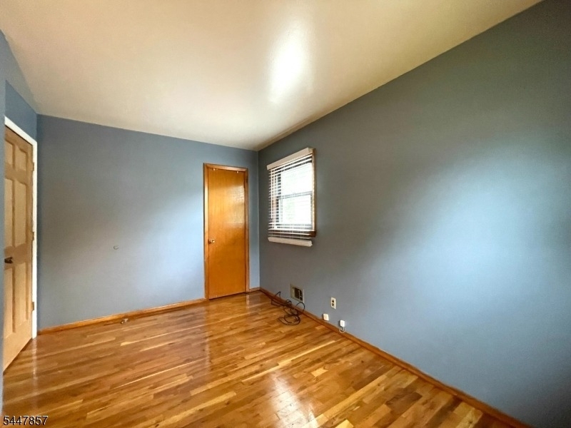 1930 Henry St - Photo 3