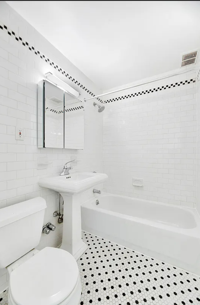 876 Lexington Avenue - Photo 2