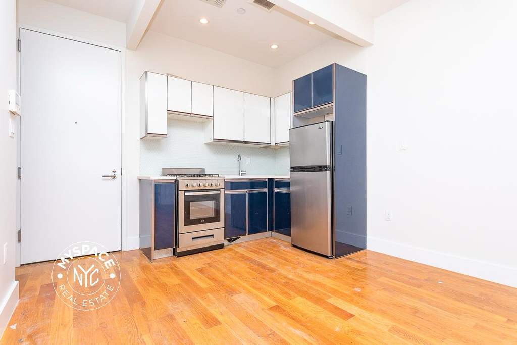 751 Dekalb Avenue - Photo 2