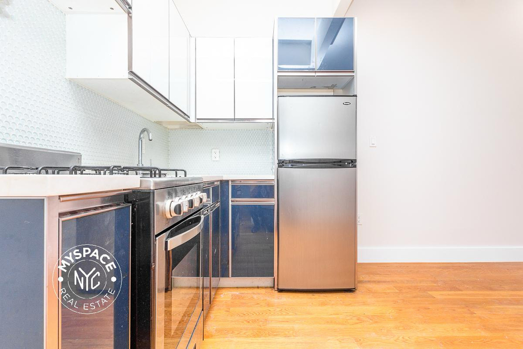 751 Dekalb Avenue - Photo 3