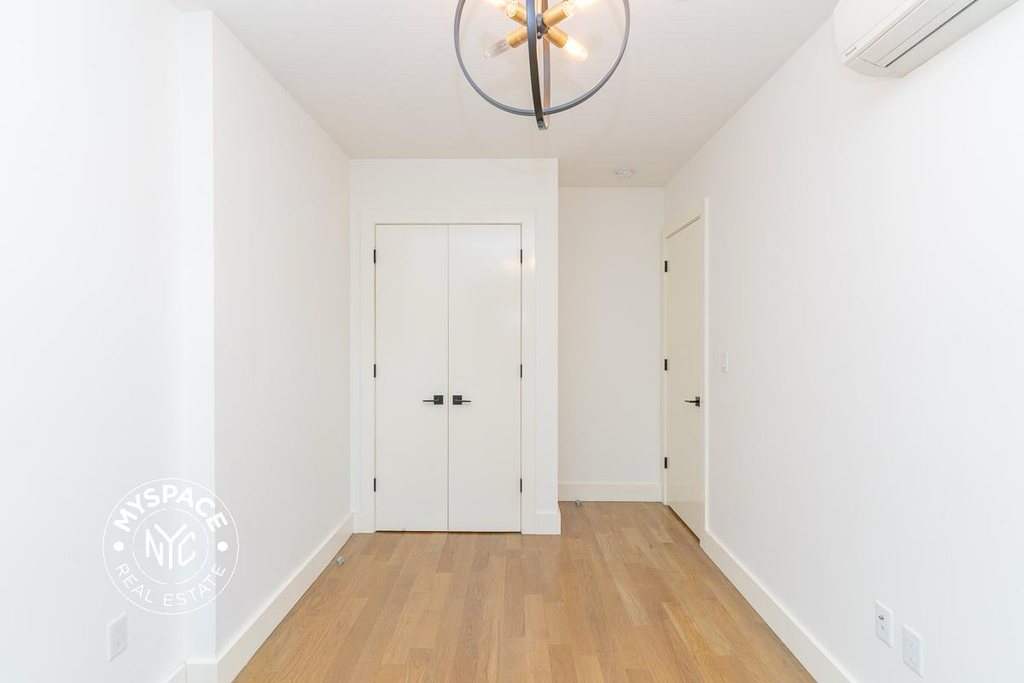826 St Johns Place - Photo 3