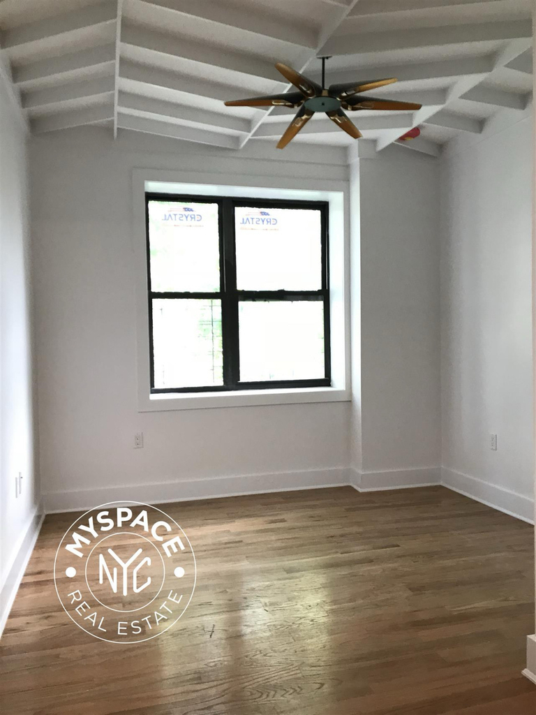 279 Kosciuszko Street - Photo 1