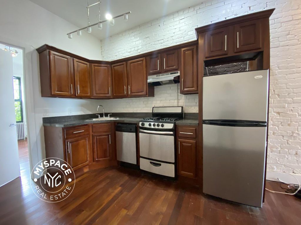 195 Humboldt Street - Photo 3
