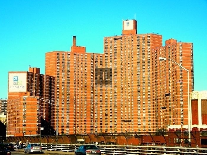 Broadway - Photo 0