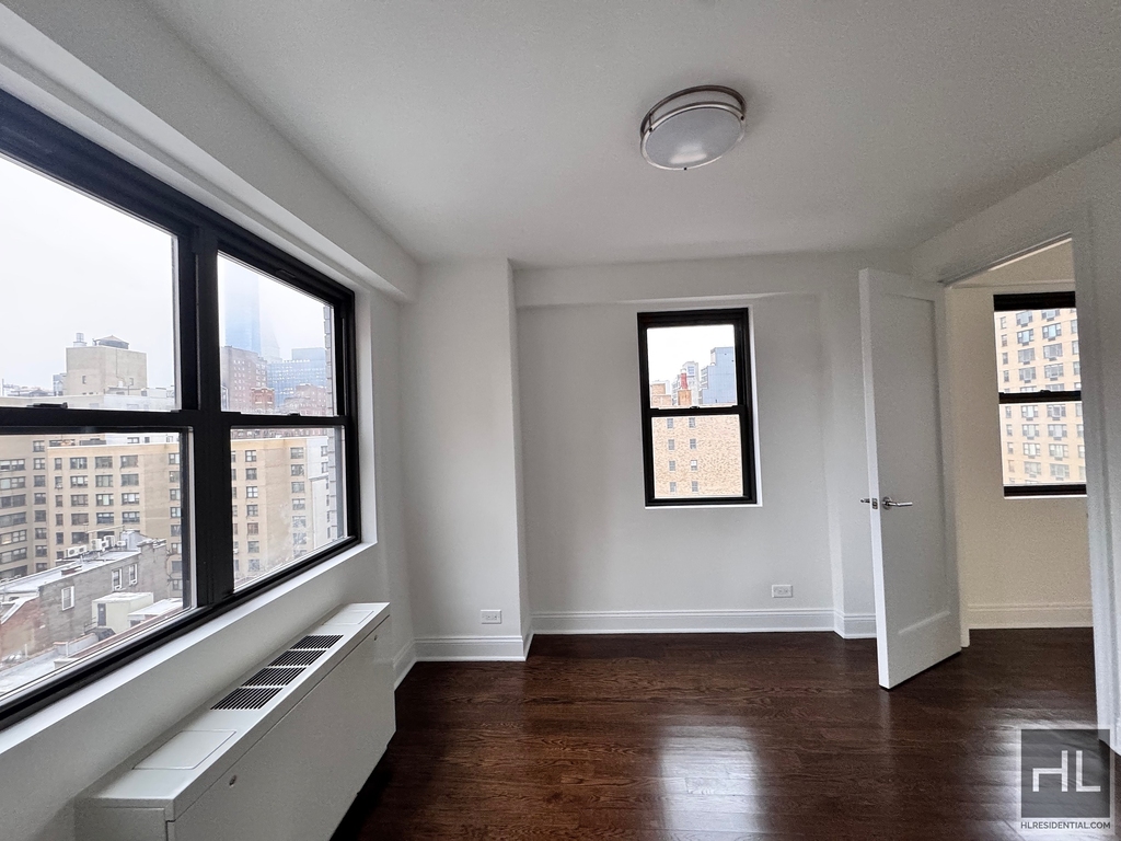 East 16 Avenue - Photo 0