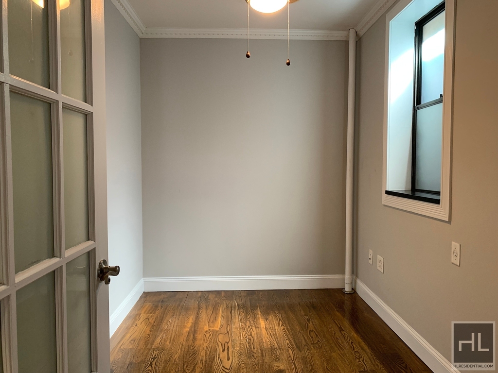 Tenth Avenue - Photo 3