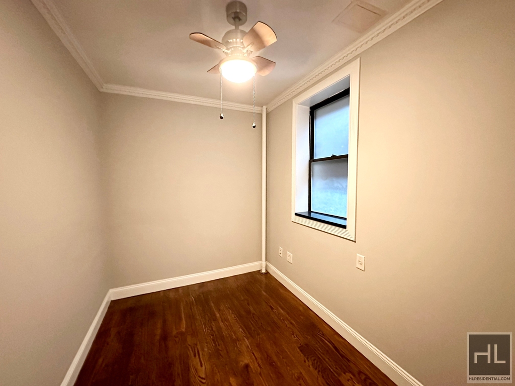 Tenth Avenue - Photo 1