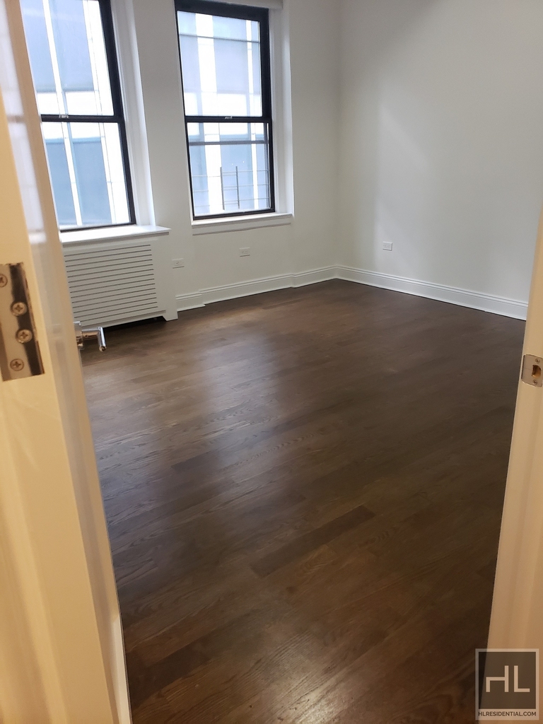 West 55 Street - Photo 1