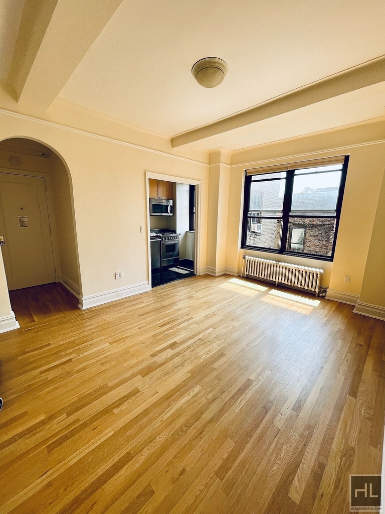 Second Avenue - Photo 1