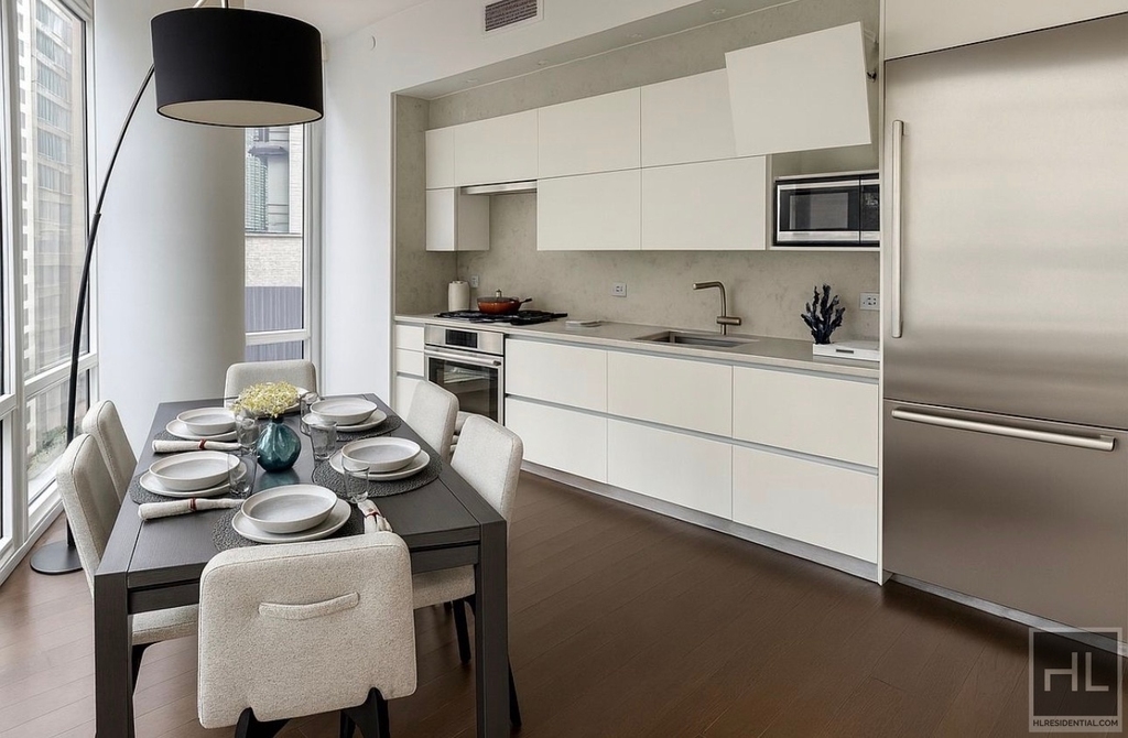 East 44th Street - Photo 2