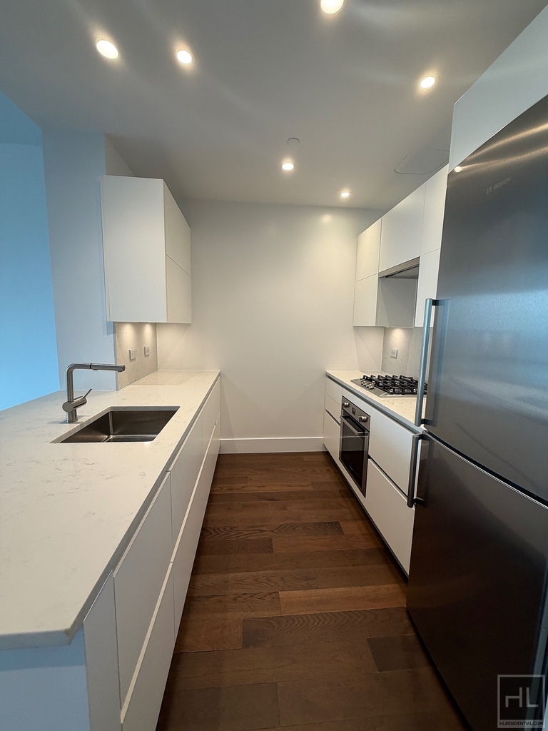 East 44th Street - Photo 3