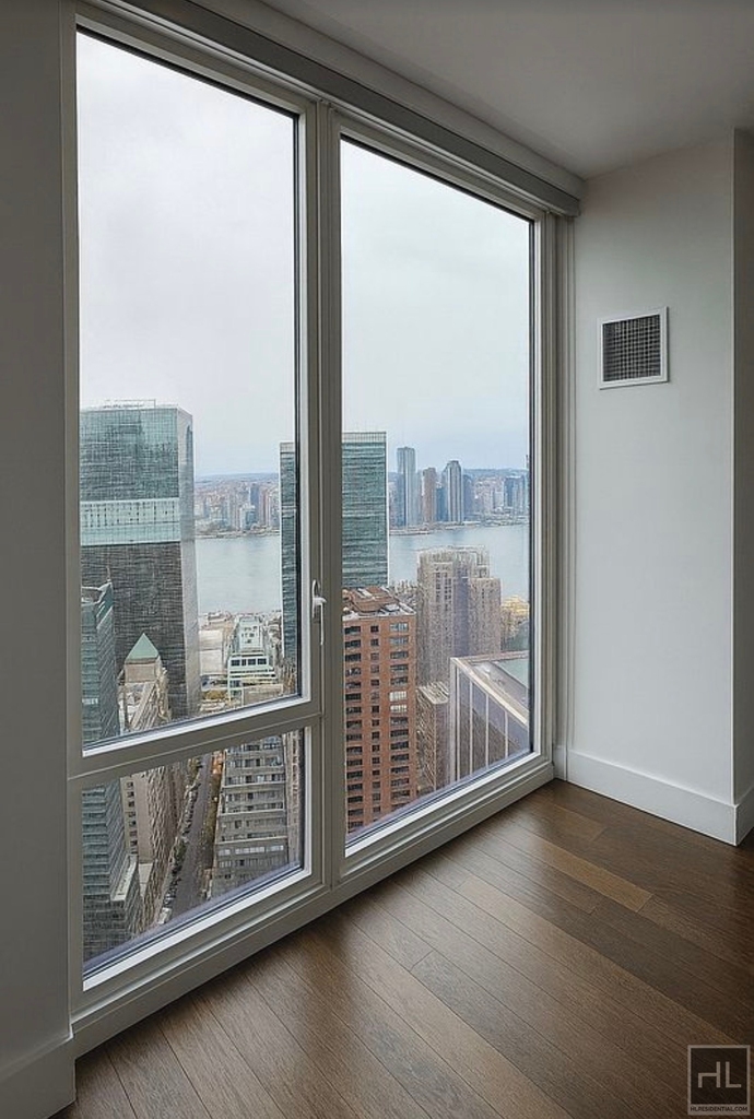 East 44th Street - Photo 2