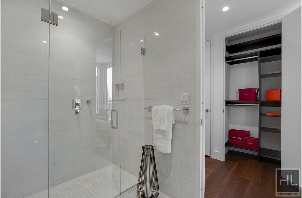 East 44th Street - Photo 3