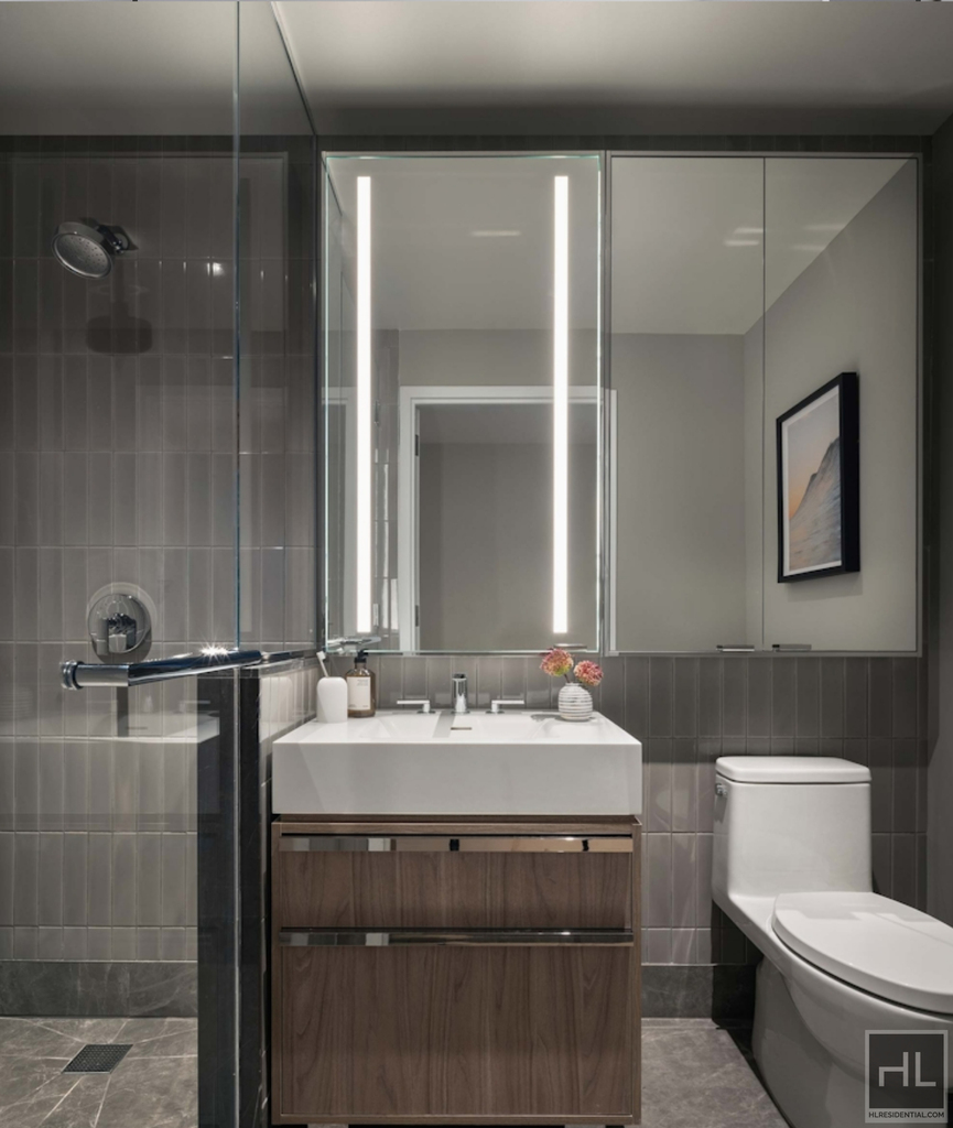10th Avenue - Photo 7
