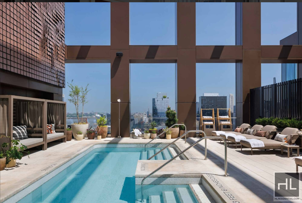 10th Avenue - Photo 9