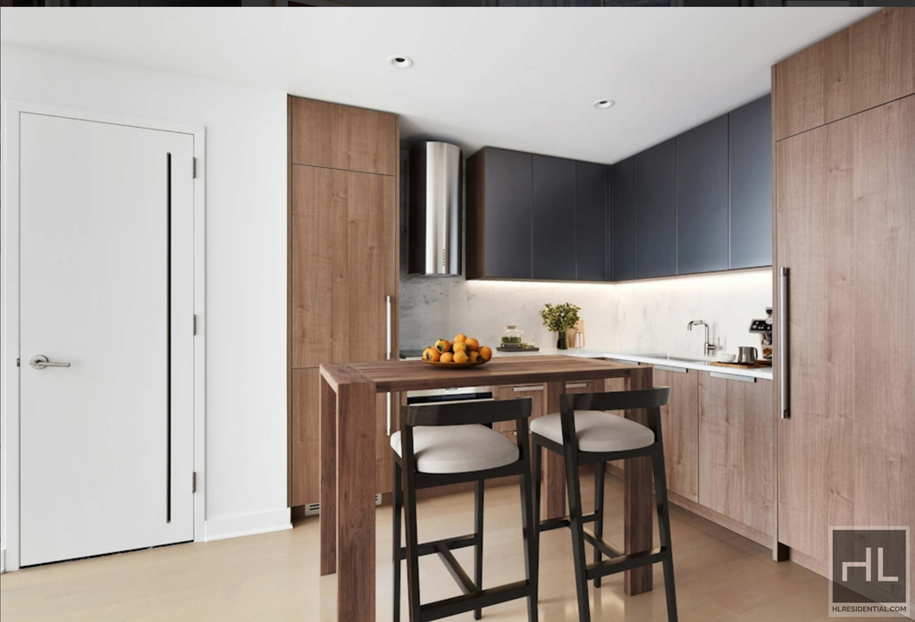 10th Avenue - Photo 5