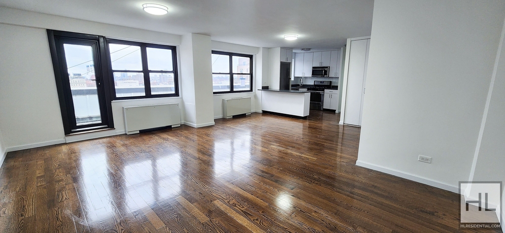 E 16 St - Photo 0