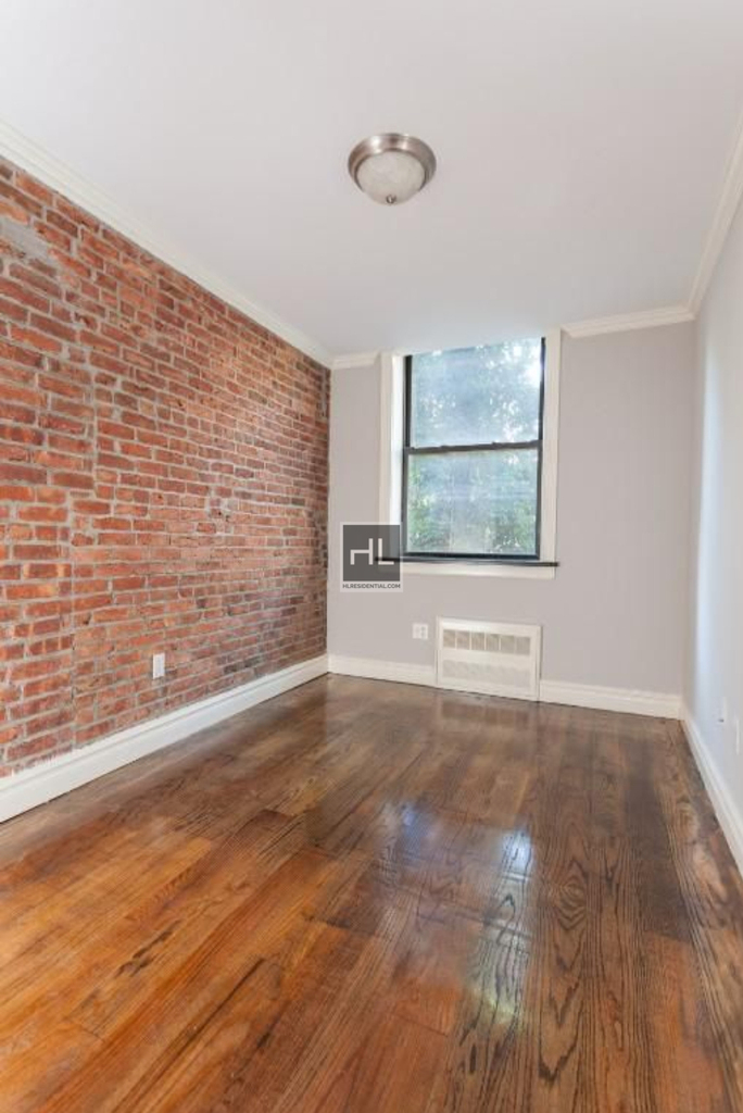 West 14 Street - Photo 2