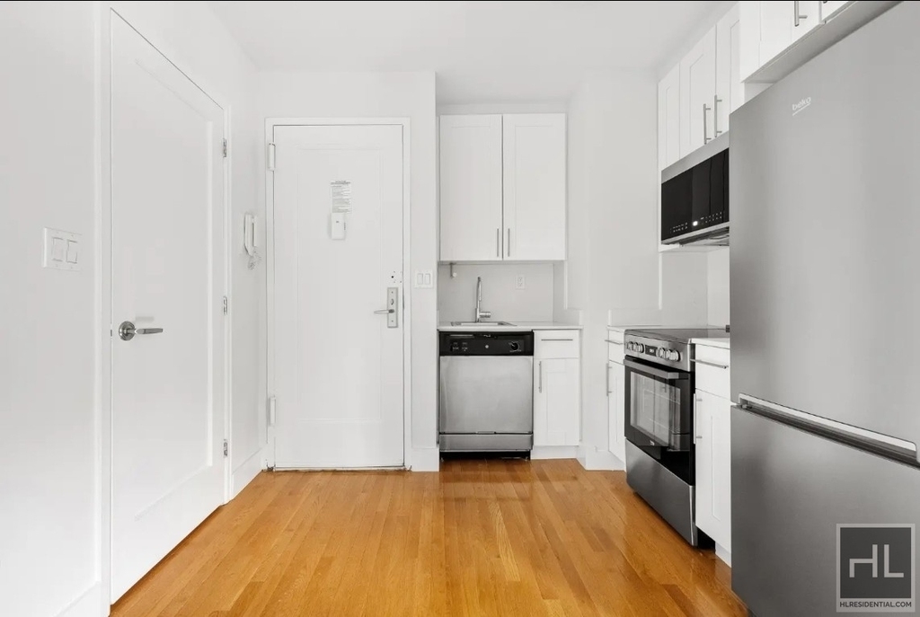 West 70th Street - Photo 0