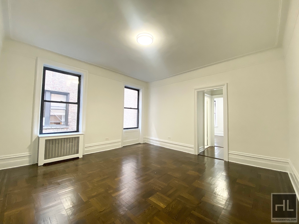 West 104 Street - Photo 1
