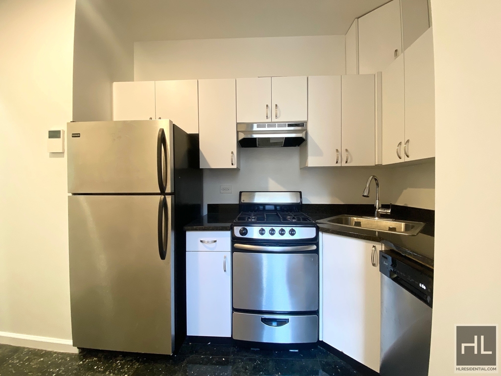 West 104 Street - Photo 3