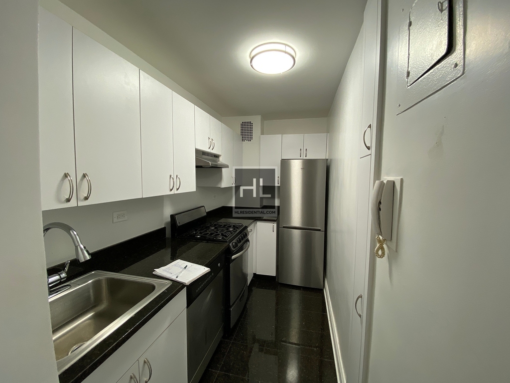 5 Avenue - Photo 3