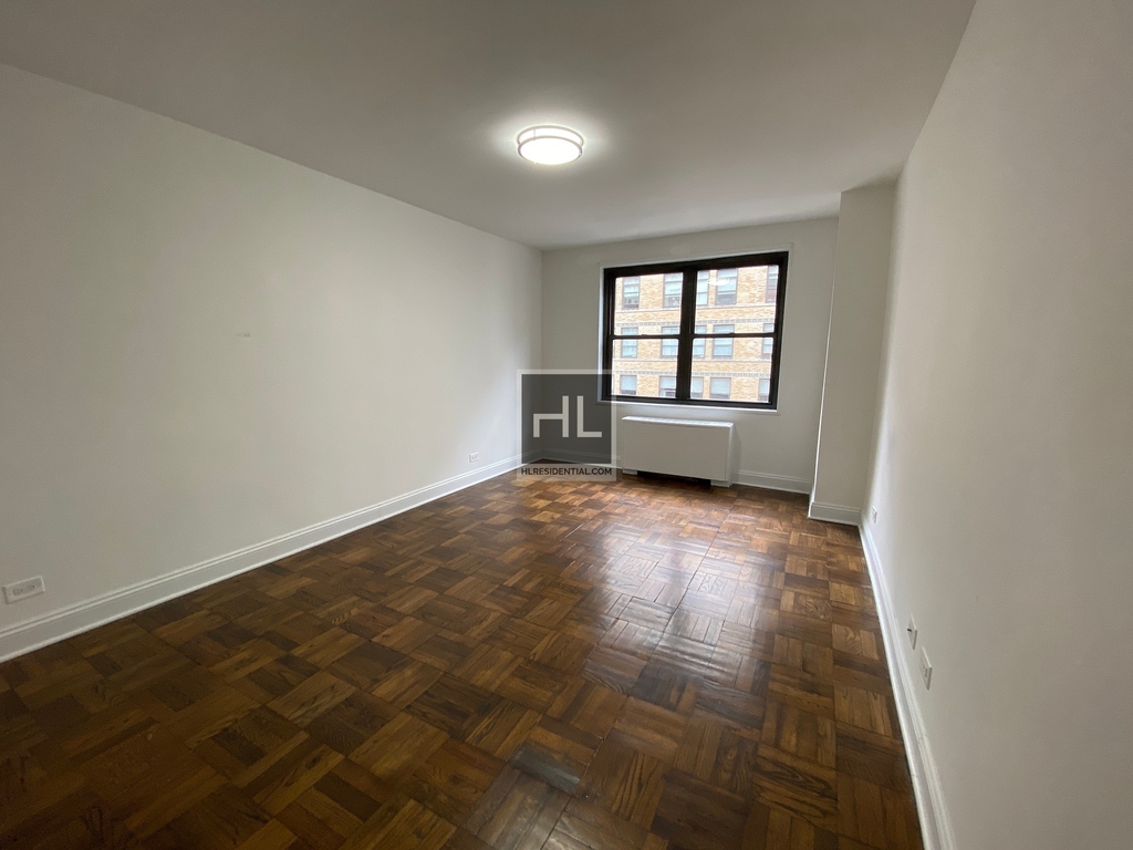 5 Avenue - Photo 2