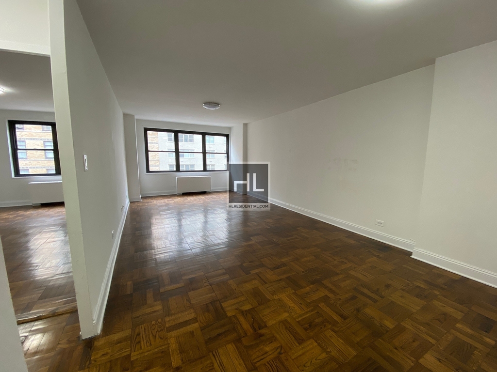 5 Avenue - Photo 1