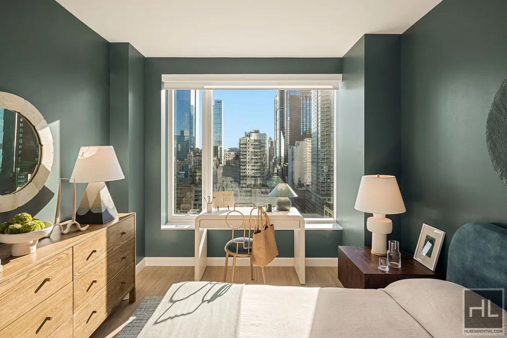 10th Avenue - Photo 3