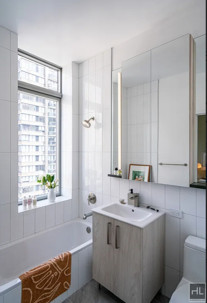 West 47th Street - Photo 4