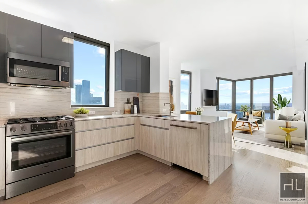 West 47th Street - Photo 1