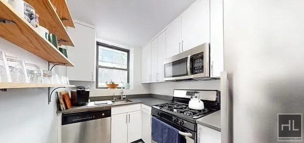 West 55 Street - Photo 2