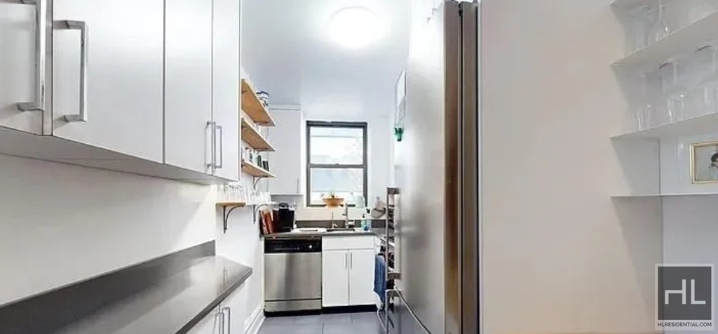 West 55 Street - Photo 1