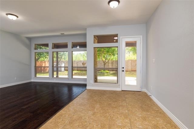 305 Dorset Court - Photo 16
