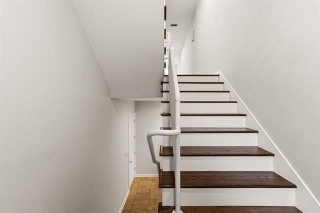 3925 Gilbert Avenue - Photo 3