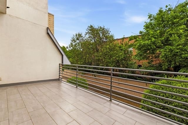 3925 Gilbert Avenue - Photo 24