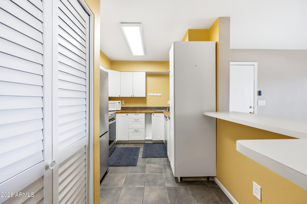 533 W Guadalupe Road - Photo 8