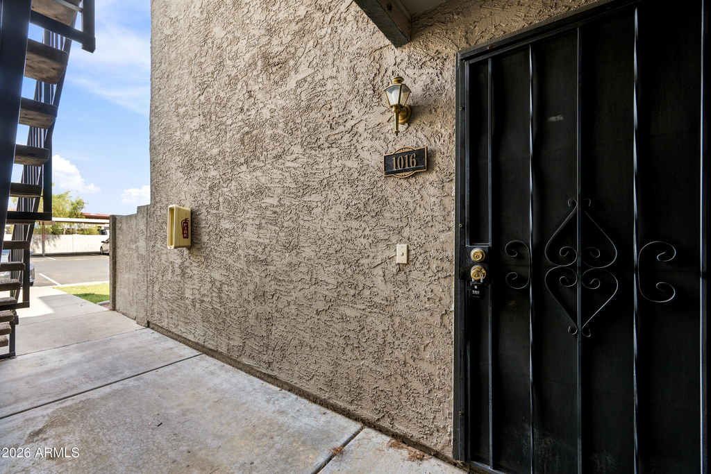 533 W Guadalupe Road - Photo 1