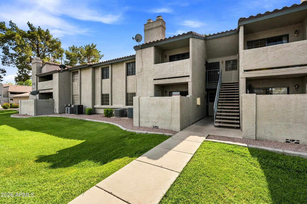 533 W Guadalupe Road - Photo 0