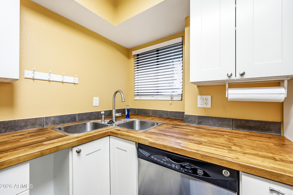 533 W Guadalupe Road - Photo 10