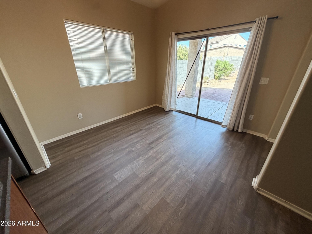 2517 S 116th Avenue - Photo 4