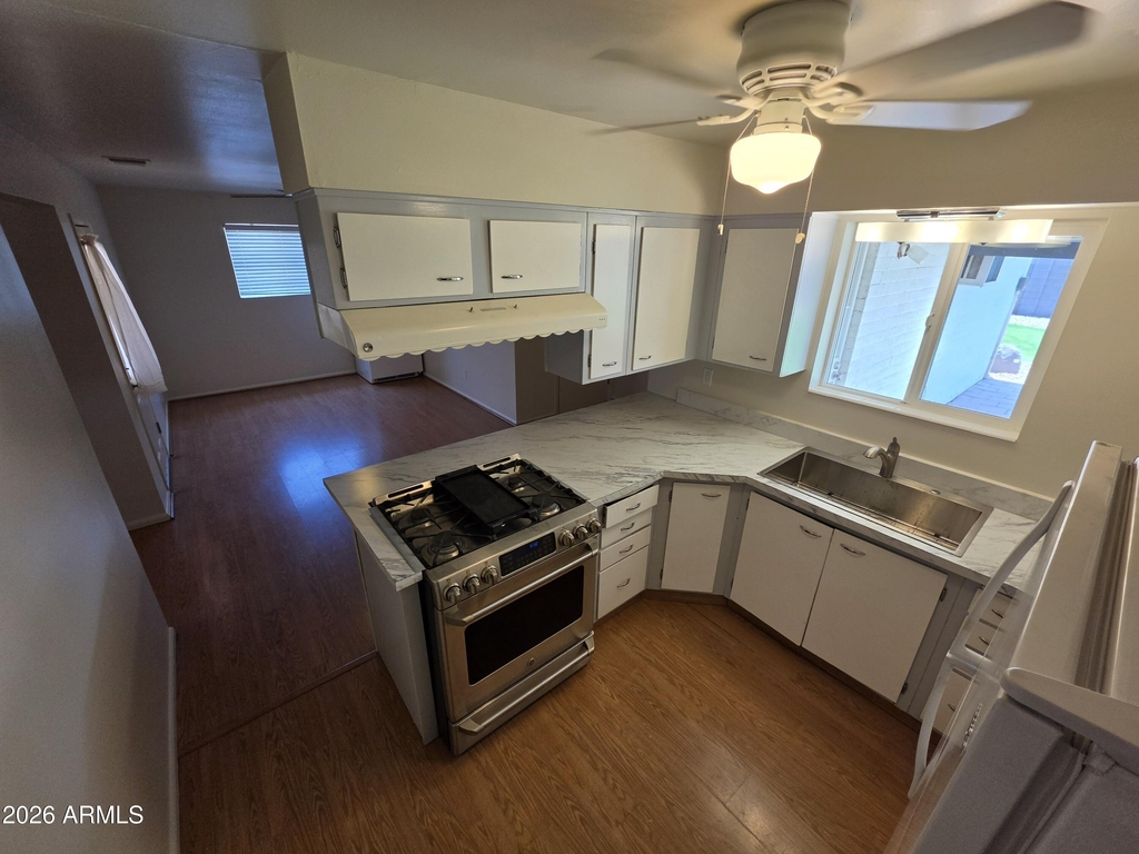 1309 W 14 Street - Photo 9