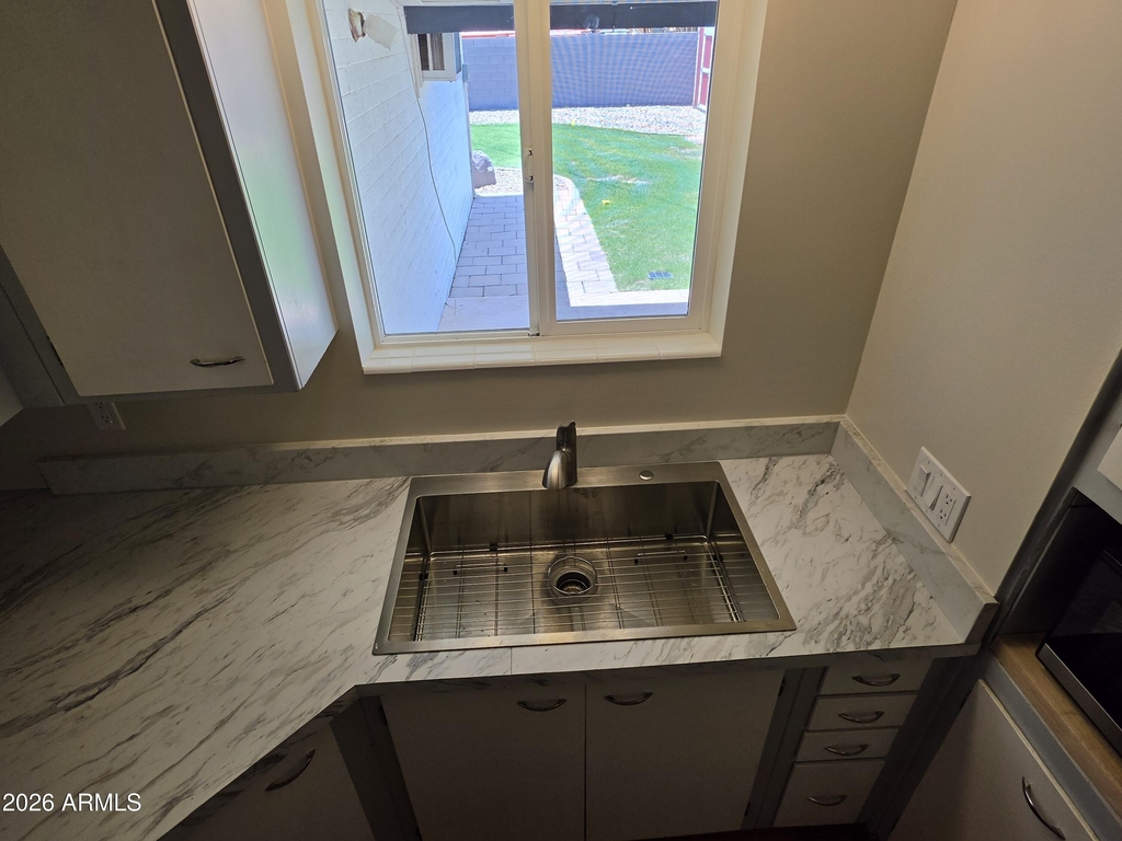 1309 W 14 Street - Photo 8