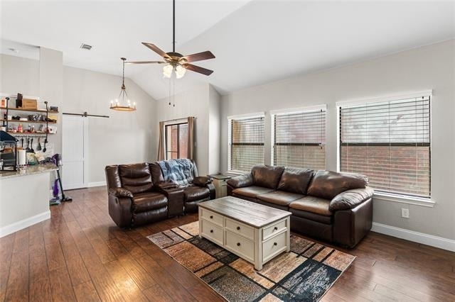 2219 Greenview Drive - Photo 2