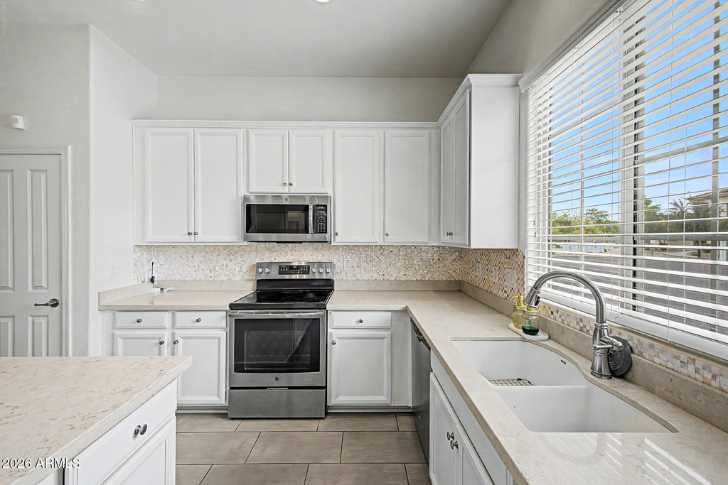 2540 N 149th Avenue - Photo 13