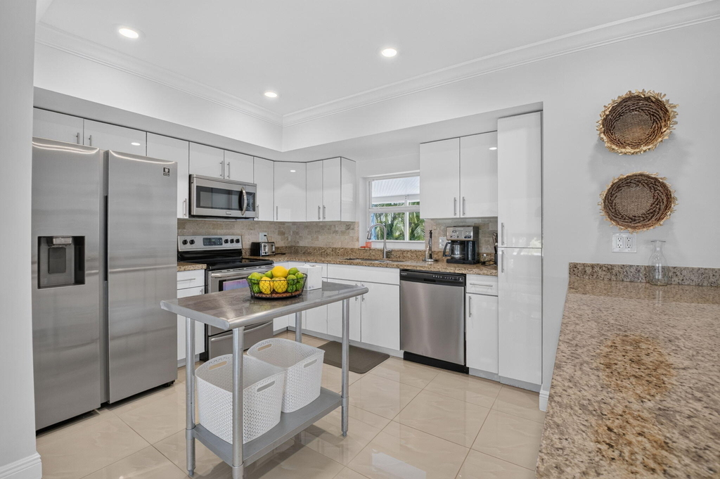 700 Ne 70th Street - Photo 9