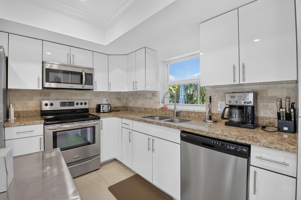 700 Ne 70th Street - Photo 10